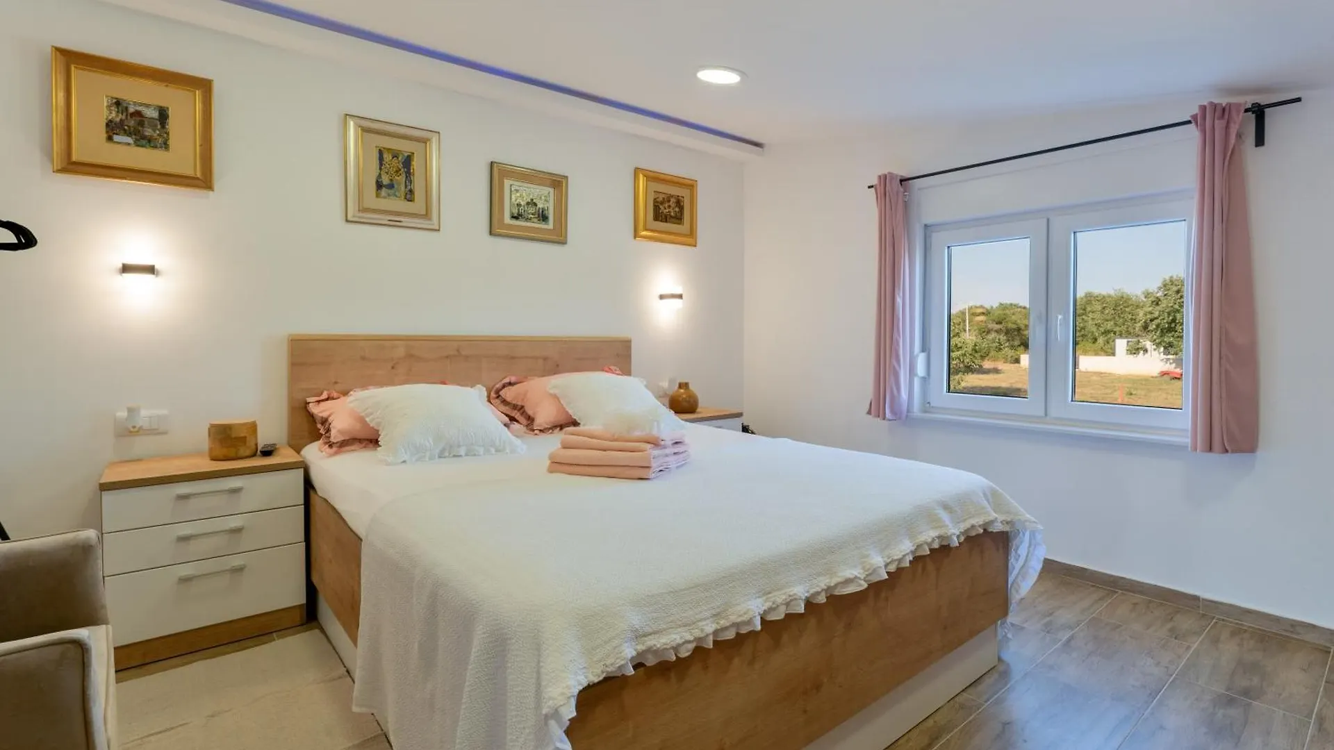 Casa Crystal Istria, Villa With Private Pool, Near The Beach, With The Sea View! 페로이